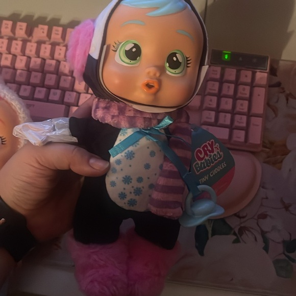 Cry Babies Tiny Cuddles Christmas - 9" Baby - Picture 9 of 10